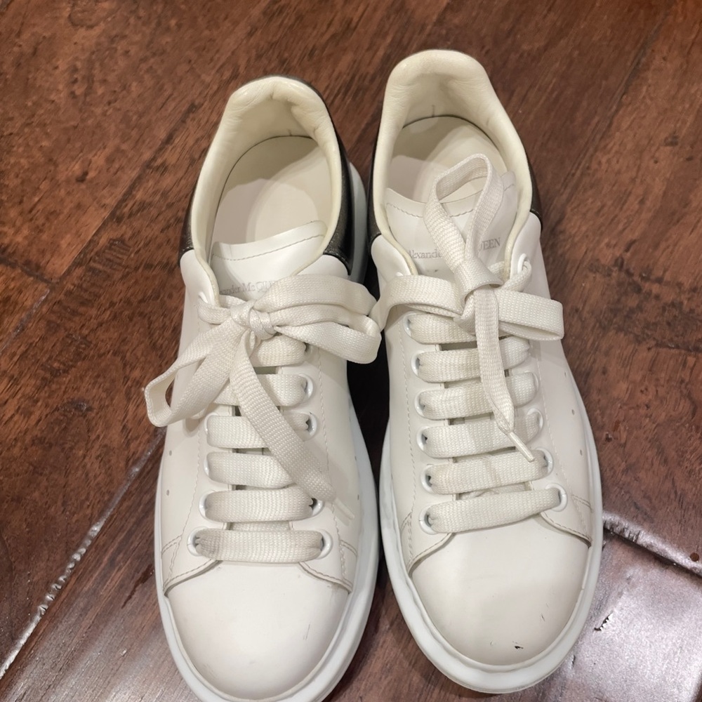 Alexander McQueen Authentic size 39